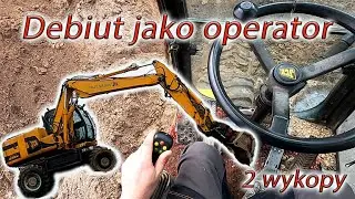 Nowa budowa. Wykop pod dwa budynki. Majster został operatorem dwóch koparek - JCB JS 130 i Mini CAT