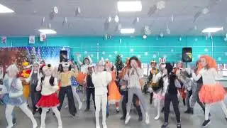 2-А та 2-Б. Новорічний танцювальний флешмоб