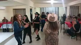 La Bronco posada 🐴🎹🎸🪗🎤🤠