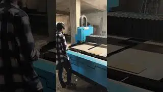 Cnc fiber laser machine operating #cncmachine #fiber_laser_cutting_machine #operatingsystem 