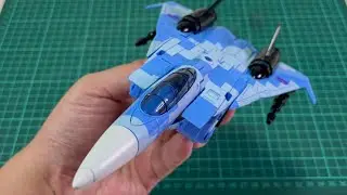 Transformers Legacy: Evolution G2 Universe Cloudcover (Jet mode to Robot mode)