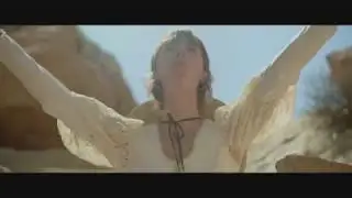 Jimmy Barnes screaming but with air raid sirens