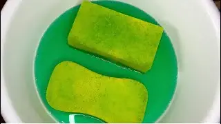 ASMR 💛💚 DISH SOAP , SPONGES SQUEEZING & RINSING 💚💛