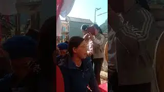 Mừng tân gia các nghệ nhân hát lượn giao lưu rồi đến lúc hát những cau chia tay nhau.rất vui vẻ