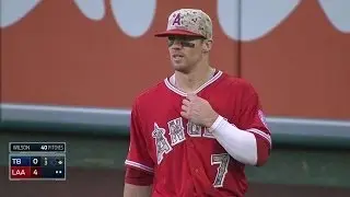 TB@LAA: Cowgill makes a jumping grab at the wall