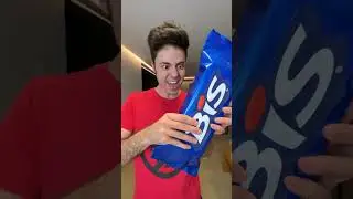 ME D&Aacute; UM PEDACINHO DE CHOCOLATE? #shorts