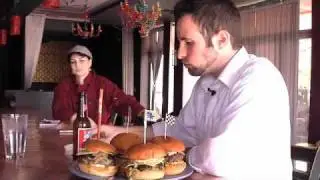 Queens Chow Down Challenge &mdash; бургеры Zuzies