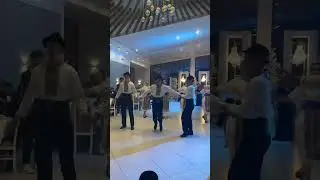 Dans Moldovenesc - Dansatori la nunta