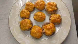 CHAMPIÑONES RELLENOS DE  GAMBAS  AL AJILLO