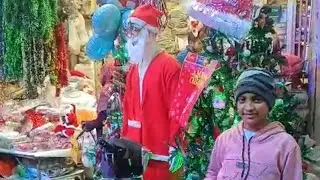बाजार में चारों तरफ क्रिसमस की धूम। Happy merry Christmas ।
