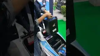 2022 Honda PCX EV Battery Quick Release Demo !