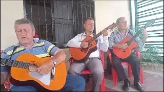 canci&oacute;n los aretes que le faltan a la luna Henry trio