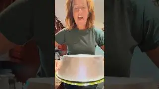 does crack cake stick? #cake #recipe #easyrecipe
