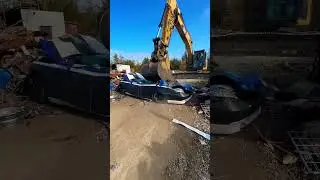 Crushing BMW #bmw #like #work #excavator #scrap #shortvideo #heavyequipment #machine