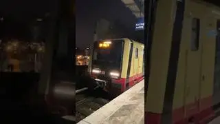 Ein Lichtschalter BR 483/484 S-Bahn Berlin als S41 Ringbahn in Frankfurter Alle aus