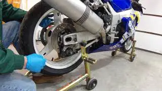2001 2002 2003 GSXR 750 600 Rear Wheel Removal