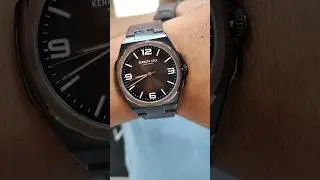 Kenneth Cole Men Watch in Leather Shorts Review #fullpackage #kennethcole #shorts
