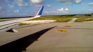 Kosrae - United Airline Flight 155 landing & takeoff