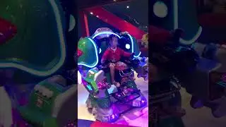 Hai drove robot with his sister in Ha Long city