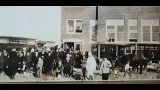 ca we 1917 ROSLYN SOUTH DAKOTA - CROWD BY SCHOOL BUILDING