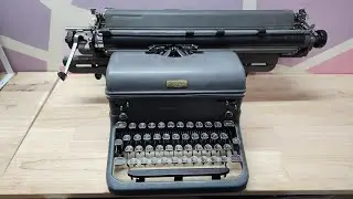 1940's Royal Typewriter ASMR Typing Sounds for 1 Hour