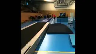 Rebecka handvolt str&auml;ckt med hel skruv