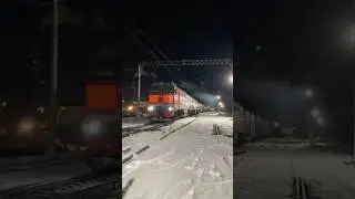 2ТЭ116У-0082 Проезжает станцию Ораниенбаум-1