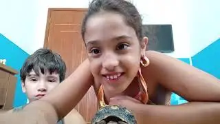 Comendo doce da dip louco