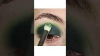 How to apply pressed glitter #shorts #youtubeshort #ashortaday #makeup #trending #viral #eyemakeup