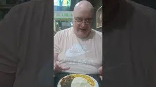 Porcelito come SECO DE CARNE en El Loretano - Ecuador 468 - CABA