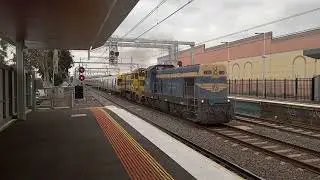 T356 and T381 hauling a comeng for scrapping 29 9 22