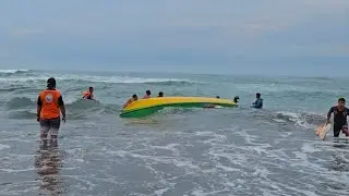 Prahu kandem di pantai parangtritis guyss... abk dan tekong alhamdulillah selamat 