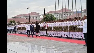 Malaysian Fouj kay chaq-o-choband dastay ka PM Imran Khan ko Guard of honour Pesh.