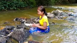 Naturel Life, Sad Girl Catching Fish And Cooking In The Forest  II Naturel Girl Life
