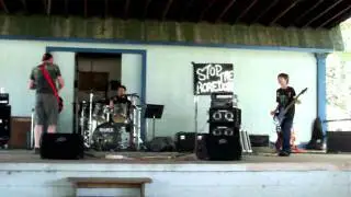 12 yr old plays on stage with DIG13