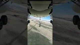 Редкому самолету Зоны 51 отказано в посадке...