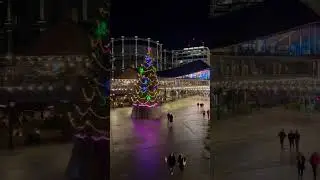 Coal Drops Yard Christmas Tree 2022  🎄  London, England #Shorts #PaseosGuiados. (November 2022).