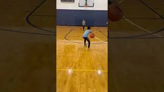 Basketball training in and out cross spin move #basketball #basketballtraining #shorts