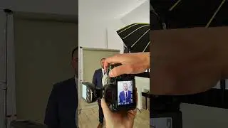 How to shoot a headshot with 3 lights #portraits #offcameraflash #bts #studiophotography