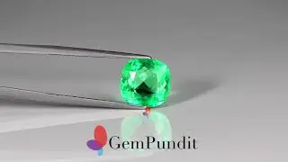 Beautiful Natural Emerald weighing 4.41 carats (4.9 ratti) from Colombia
