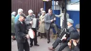 Карапет ГАРМОШКА, БУБЕН, ЛОЖКИ)