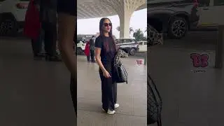 Esha Deol spotted at the airport in all black!