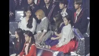 아이유선배한테 인사할 타이밍 재고있던 정연 직캠 Fancam (2017 멜론 뮤직 어워드) by Mera