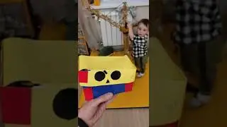 Подарил сыну мегаящик в жизни, вы не поверите кто там был, и его милая реакция на нового 