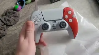 Unboxing the Kratos PS5 controller (God Of War 20th Anniversary controller)