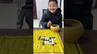 小牧和爸爸下“五子棋”，发生尴尬事