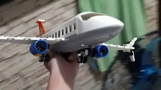 Lego Airplane Emergency, Sichuan Airlines flight 8633, Broken Window