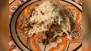 Spagetti med k&ouml;ttf&auml;rss&aring;s & parmesanost.