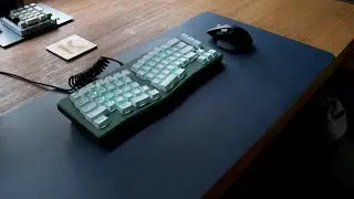 Vulcan X KBDFans Maja in Green | Stock NovelKeys Creams Broken-in 1-week
