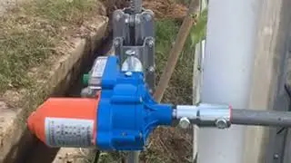 Electric roll up motor for greenhouse ventilation